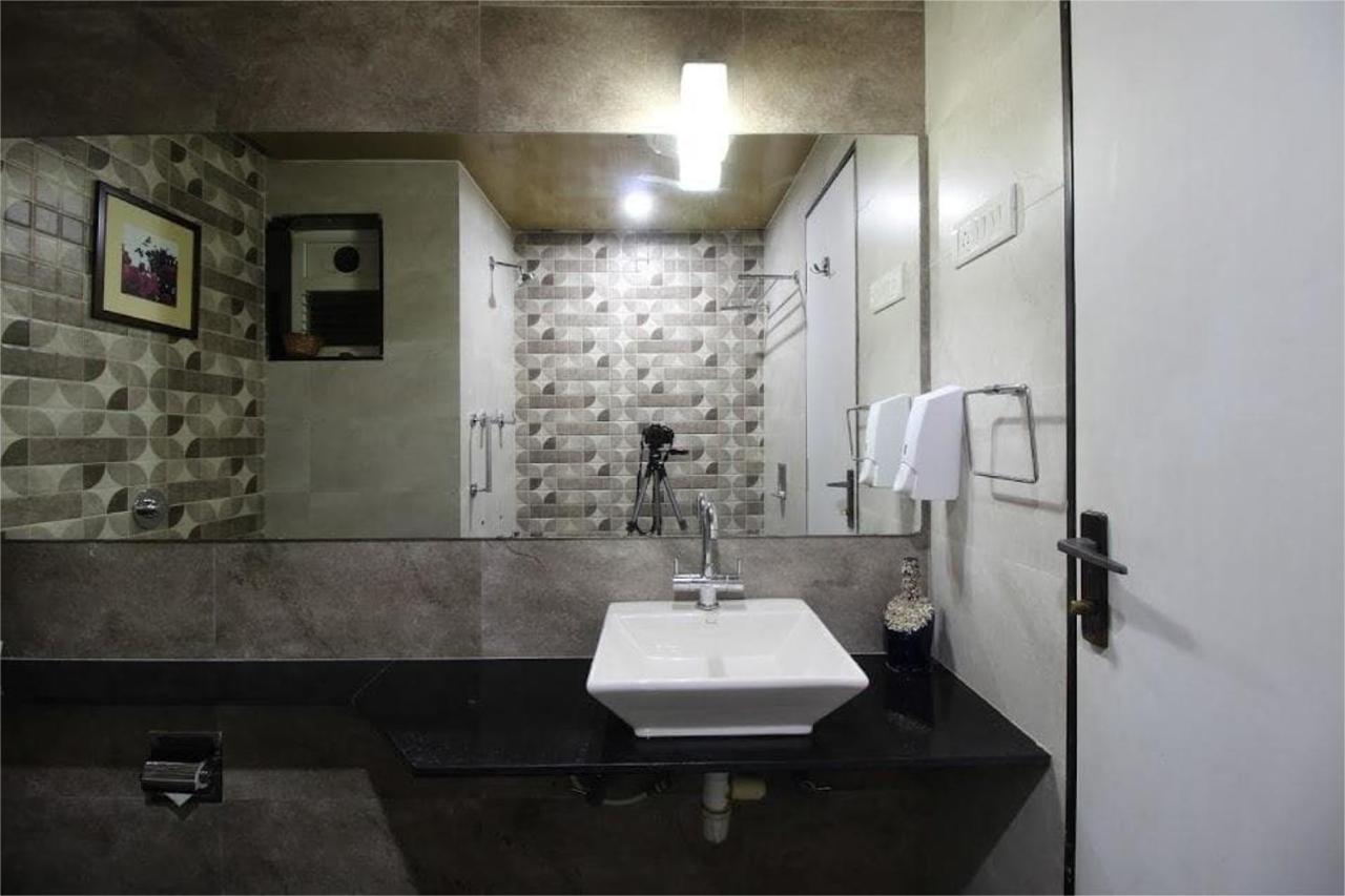 Hotel Sovereign Daman Luaran gambar
